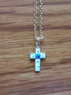 Sarah Coventry Cross Necklace